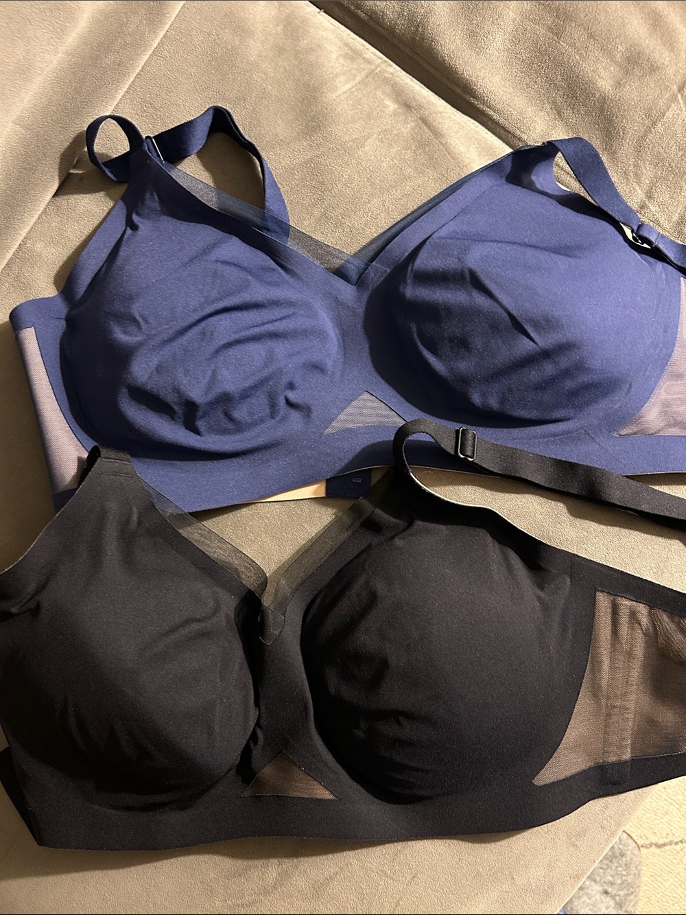 Two Honeylove Seamless Wireless Bras in Navy and Black - Size 1X